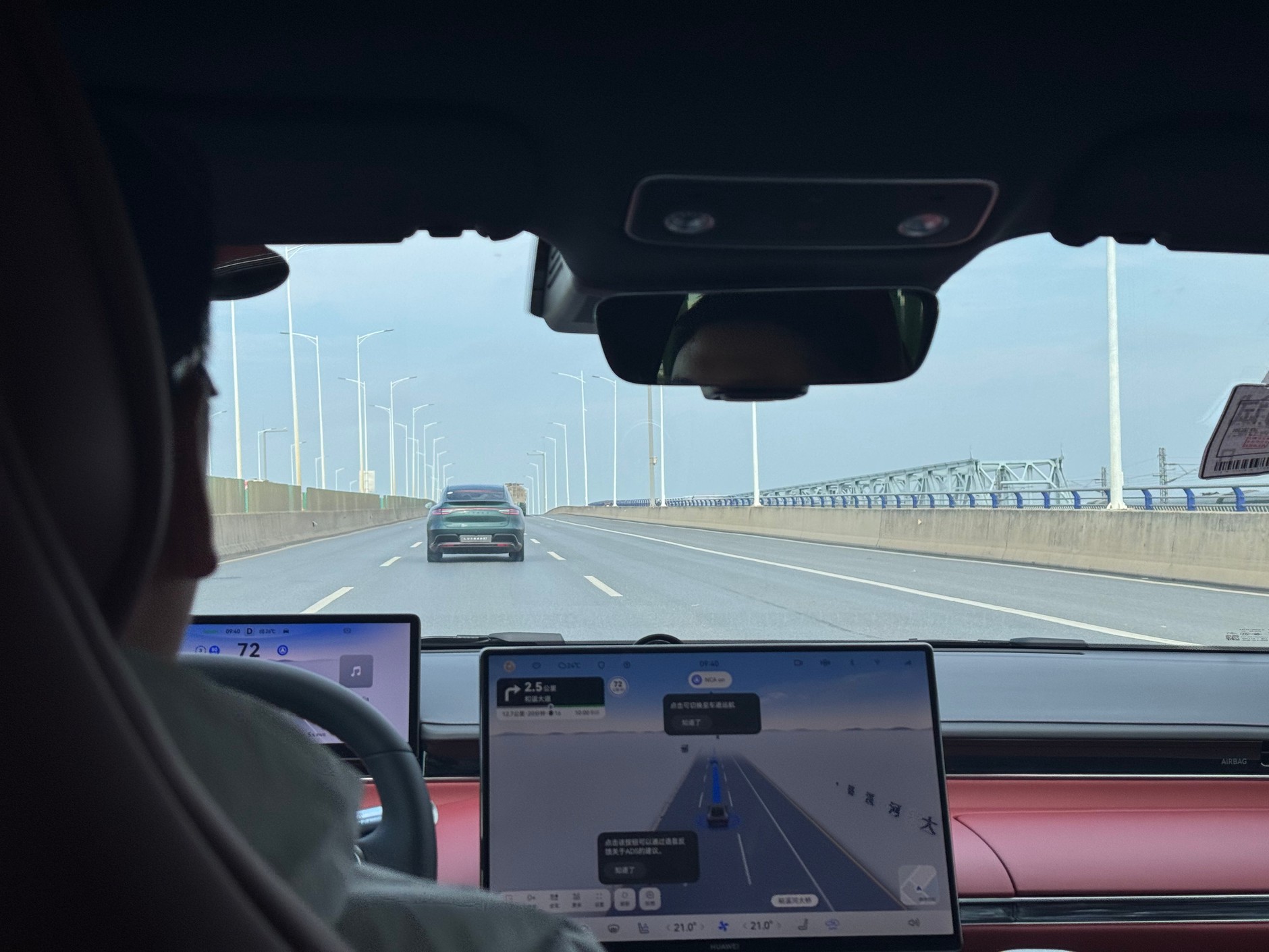 Luxeed potrafi jeździć sam. Chery pokazało, że umie zrobić samochód z autonomią poziomu trzeciego. Na razie u nas jeszcze niedozwoloną