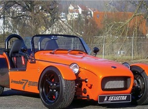 Tak wygląda pierwszy rywal Tesli Roadster