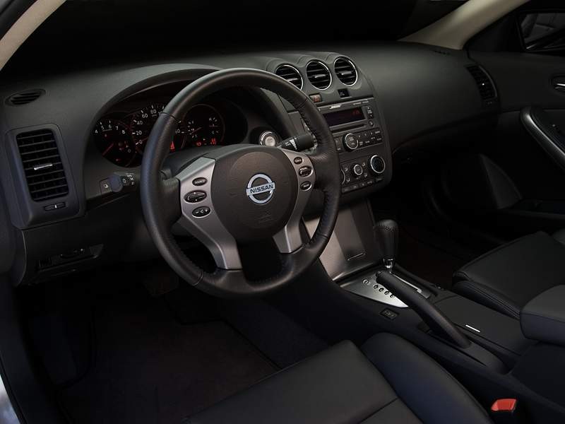 Nissan Altima Coupe – elegancki Japończyk dla Amerykanów