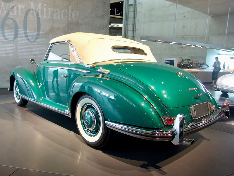 Mercedes-Benz Muzeum: 120 lat historii na 9 piętrach - 1. część (galeria)