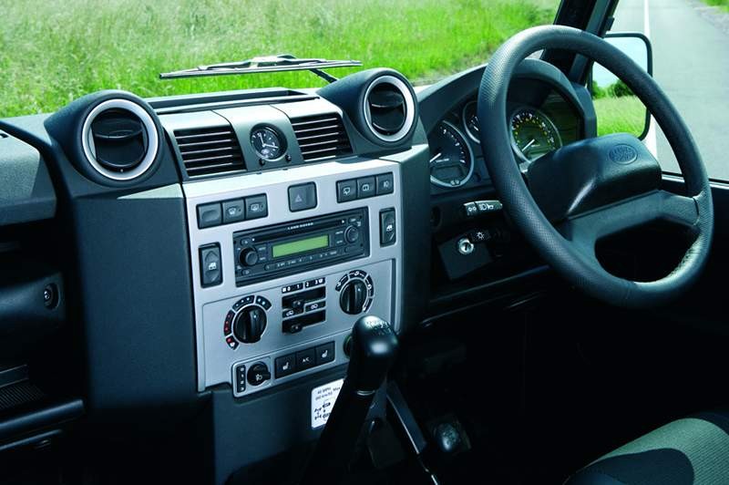 Land Rover Defender 2007: ten sam, a jednak inny