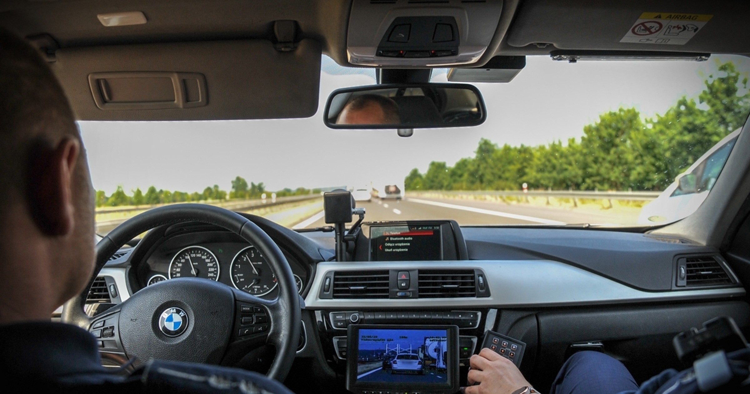 Pomiar prędkości za pomocą wideorejestratora w radiowozie