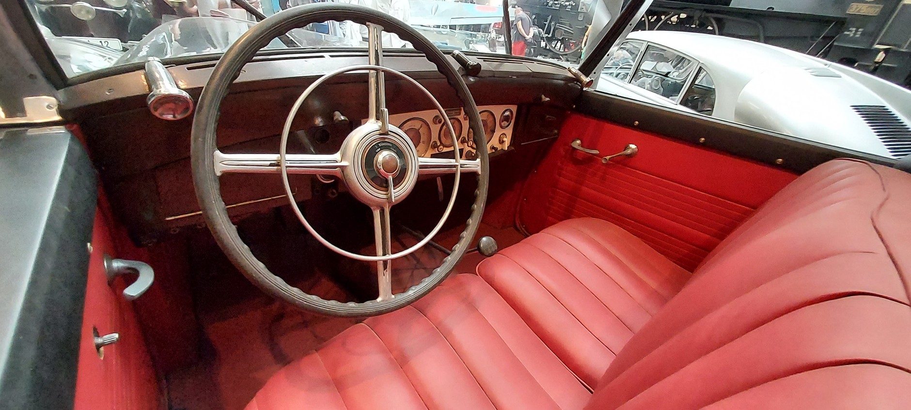 Mercedes 770 z Muzeum Techniki w Pradze – wnętrze