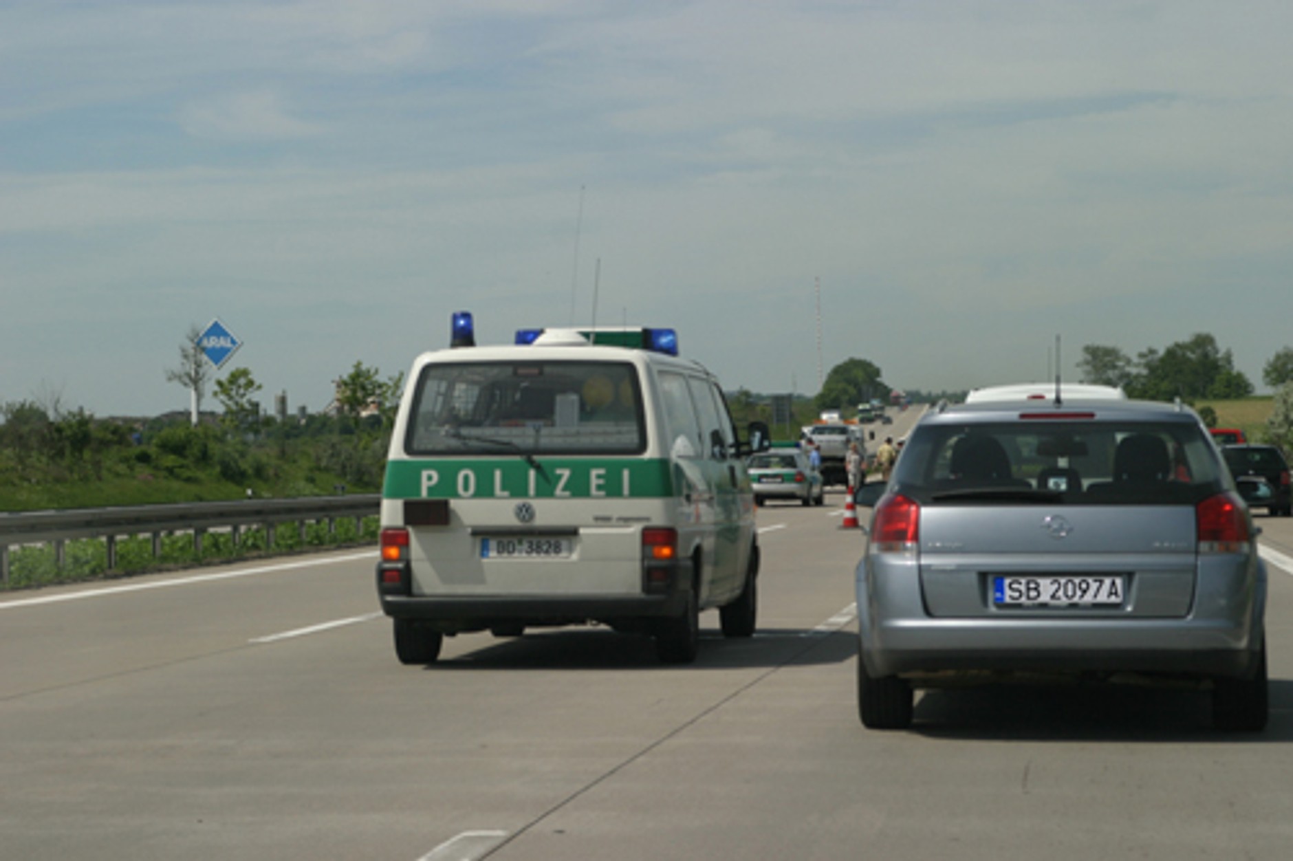 Bez mandatu za granicą