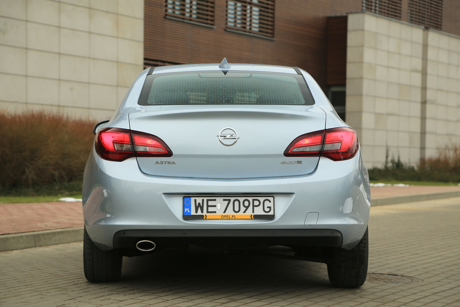 Opel Astra 1.4 Turbo LPG - nocny sedan zasilany gazem