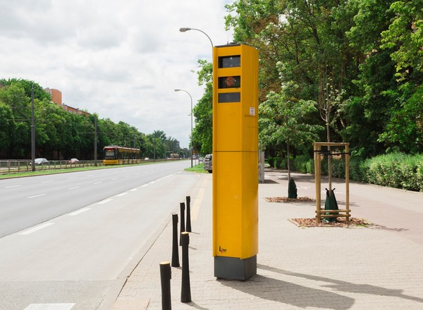 Zupełnie nowe fotoradary w Polsce. Piłeczka po stronie Szymona Hołowni? Jest petycja