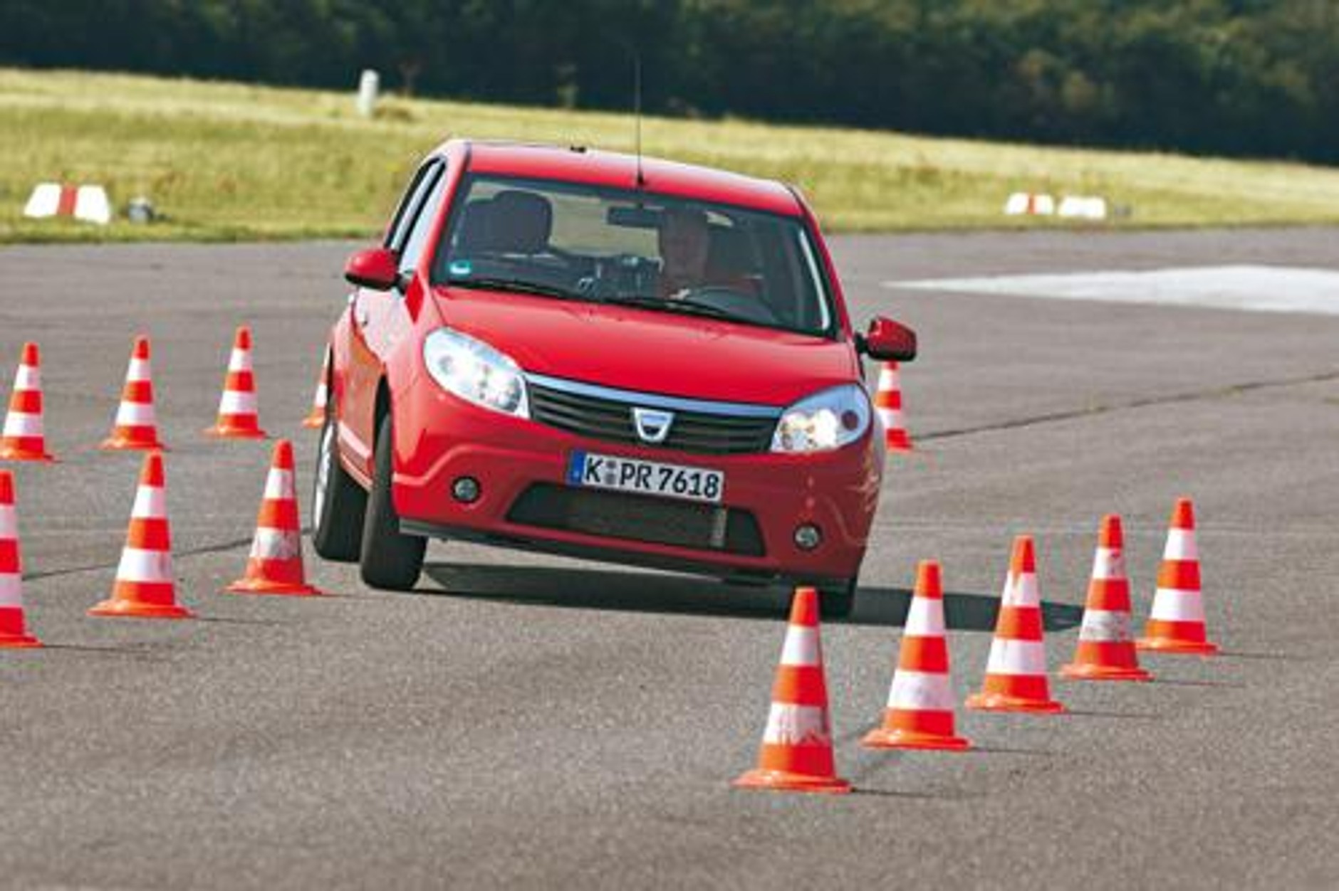 Dacia Sandero kontra Skoda Fabia, Hyundai Getz, VW Polo i Chevrolet Aveo - Czy tani kompakt z Rumunii namiesza w klasie tanich aut?