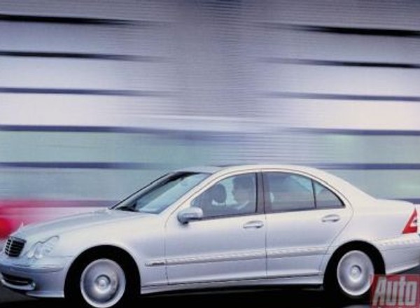 Audi A4 2.0, BMW 320i, Mercedes C 180 Avantgarde, Volvo S60 2.4 - Czterokołowy król