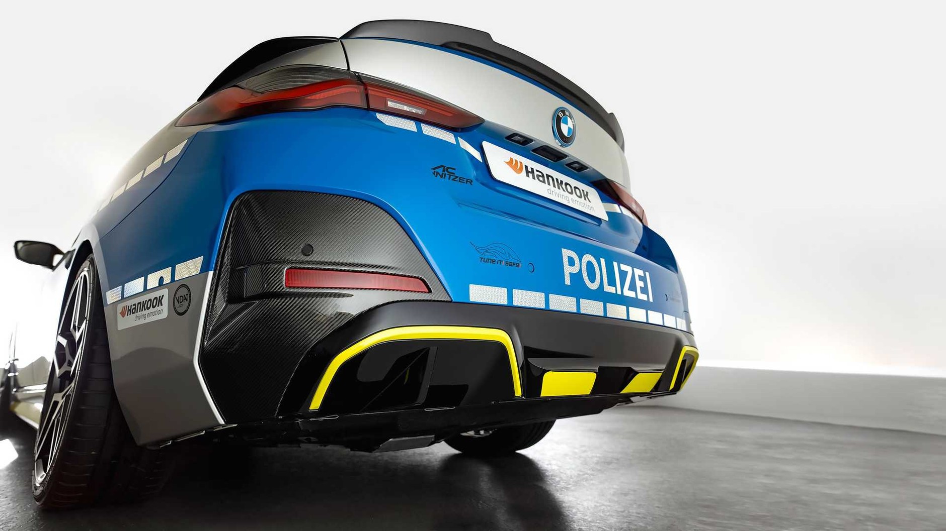 Koncepcyjny radiowóz BMW i4 AC Schnitzer