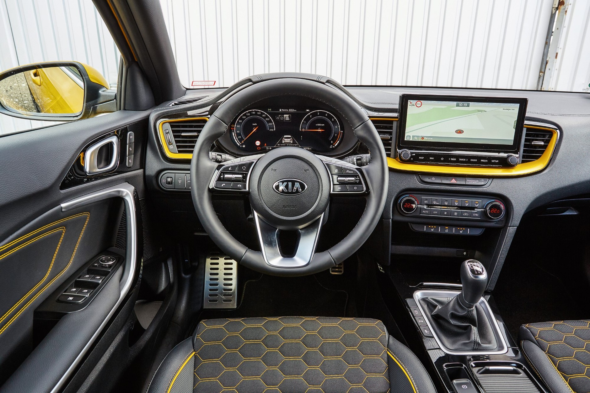 Nowy Citroen C4 kontra Kia XCeed - kompakty czy jednak SUV-y?