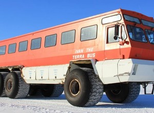 Ten autobus ma sprawdzić się w ekstremalnych warunkach. Może uratować 20 pasażerów