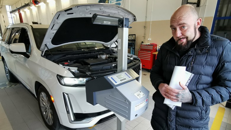 Michu – użytkownik Cadillaca Escalade ESV – ma problem z uzyskaniem dopuszczenia pojazdu do ruchu. Powodem mają być symetryczne reflektory niezgodne z wymogami obowiązującymi w Polsce i innych krajach Europy