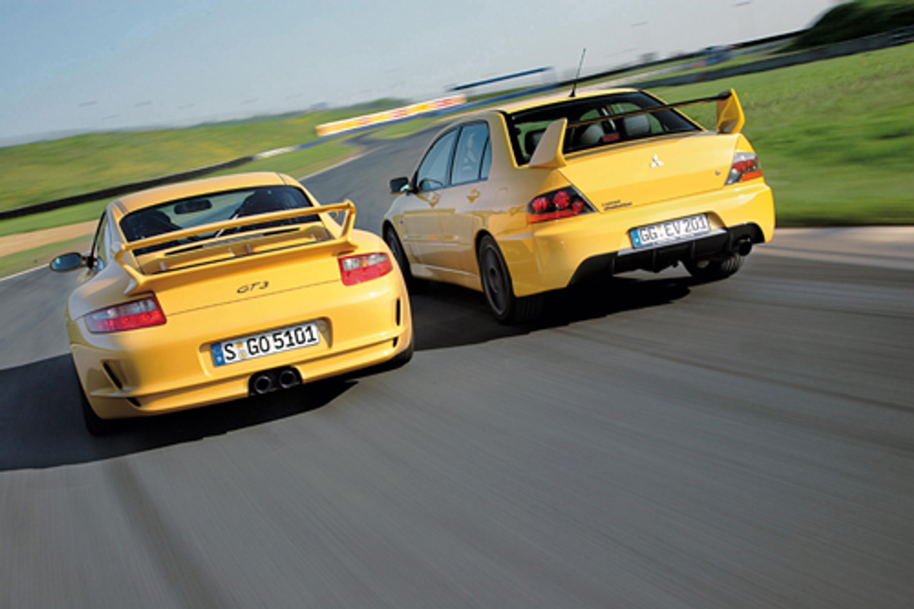 Lancer Evo IX kontra 911 GT3 - Ta sama frajda za 1/ 3 ceny?