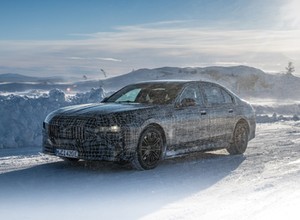 BMW i7 na kole podbiegunowym – mroźne testy flagowego elektryka