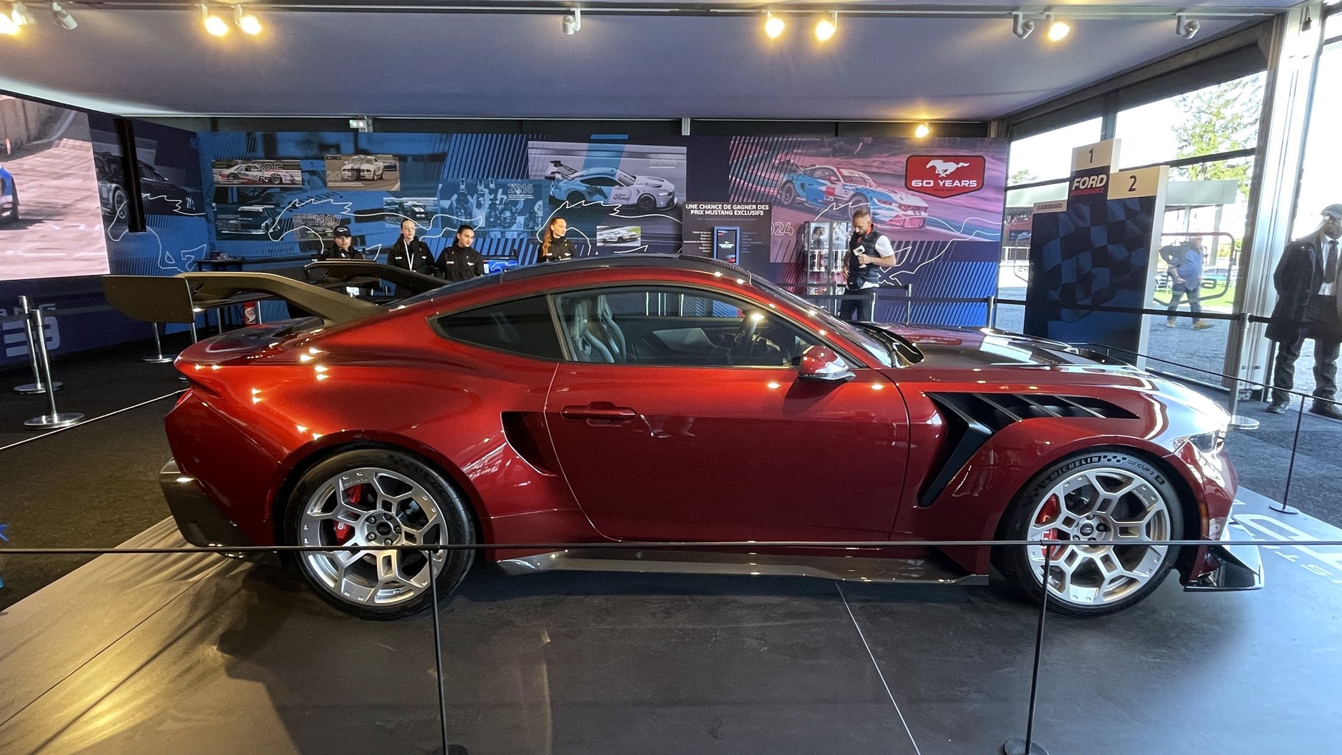 Ford Mustang GTD na ekspozycji marki na 24h Le Mans