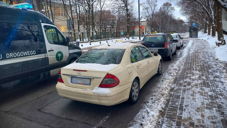 Kierowca TAXI w Gdyni przewoził pasażerów mimo dożywotniego zakazu