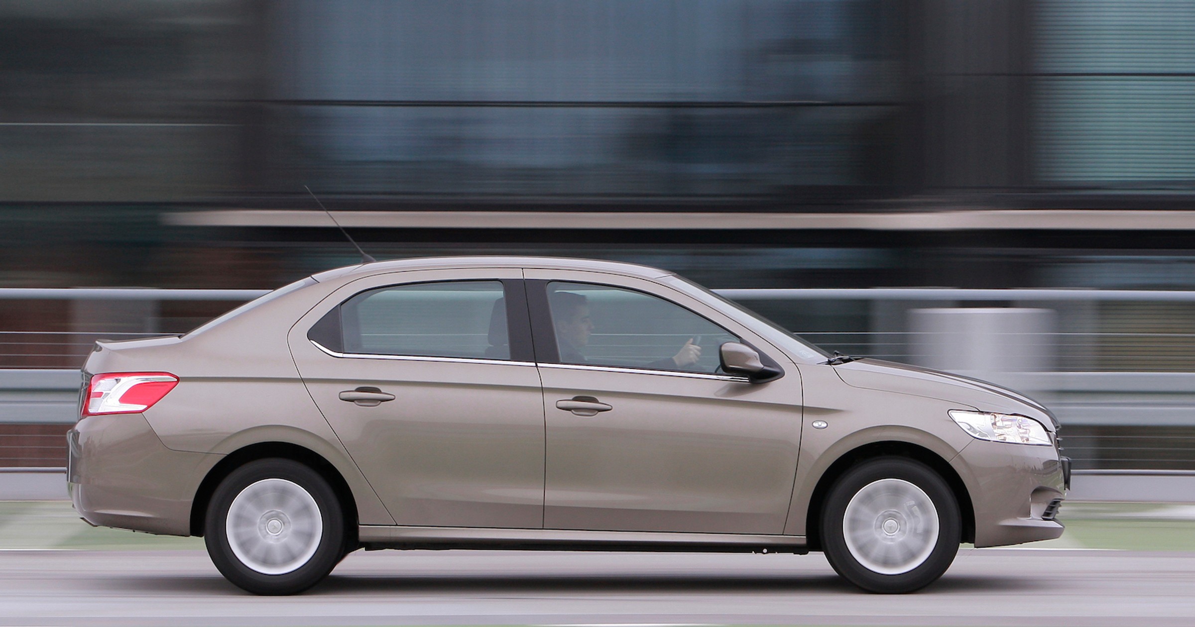 Peugeot 301 1.2 Pure Tech (1)