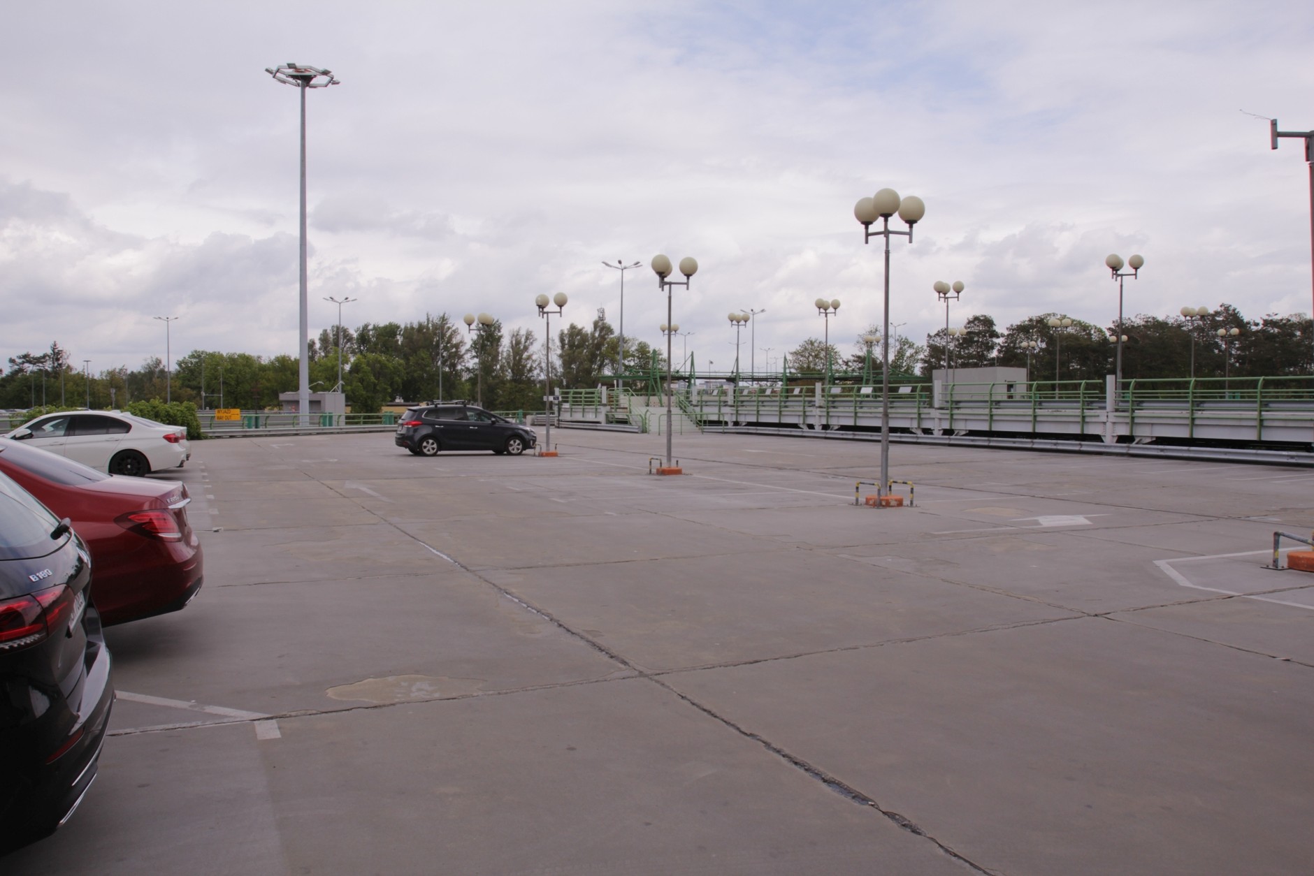 Parking przy lotnisku Chopina w Warszawie