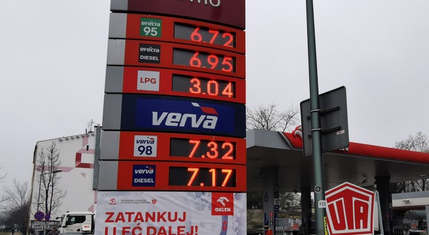 Benzyna po 5,19 zł/litr? Premier mówi o decyzjach w sprawie cen paliw