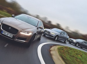 A może pan dyrektor wolałby jednak Jaguara?