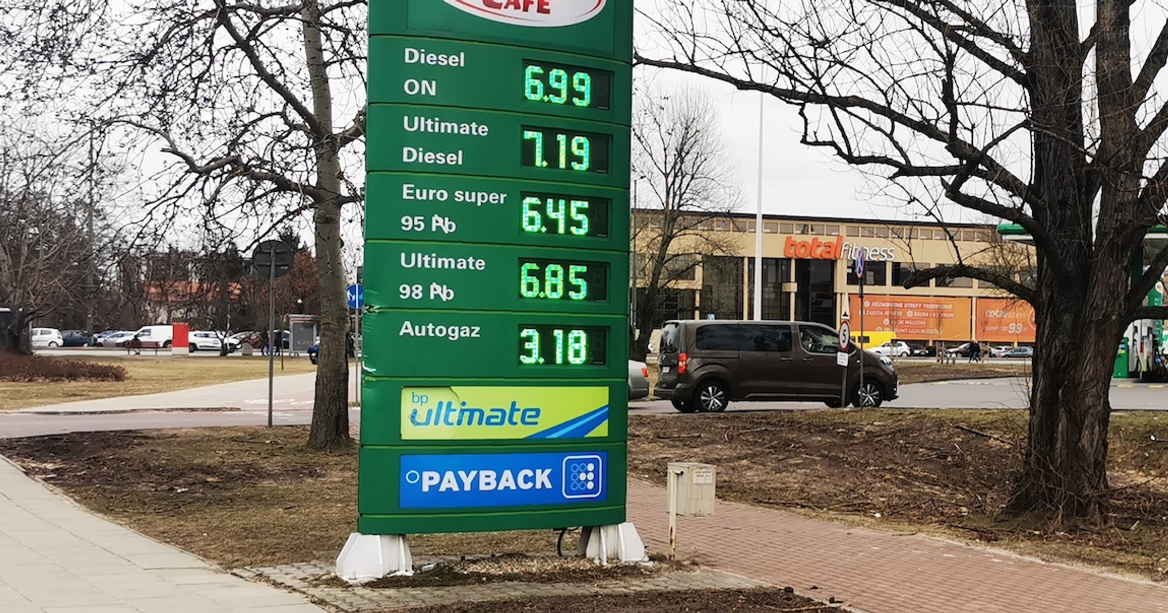 Paliwo po 7 złotych w Warszawie, 6 marca 2022