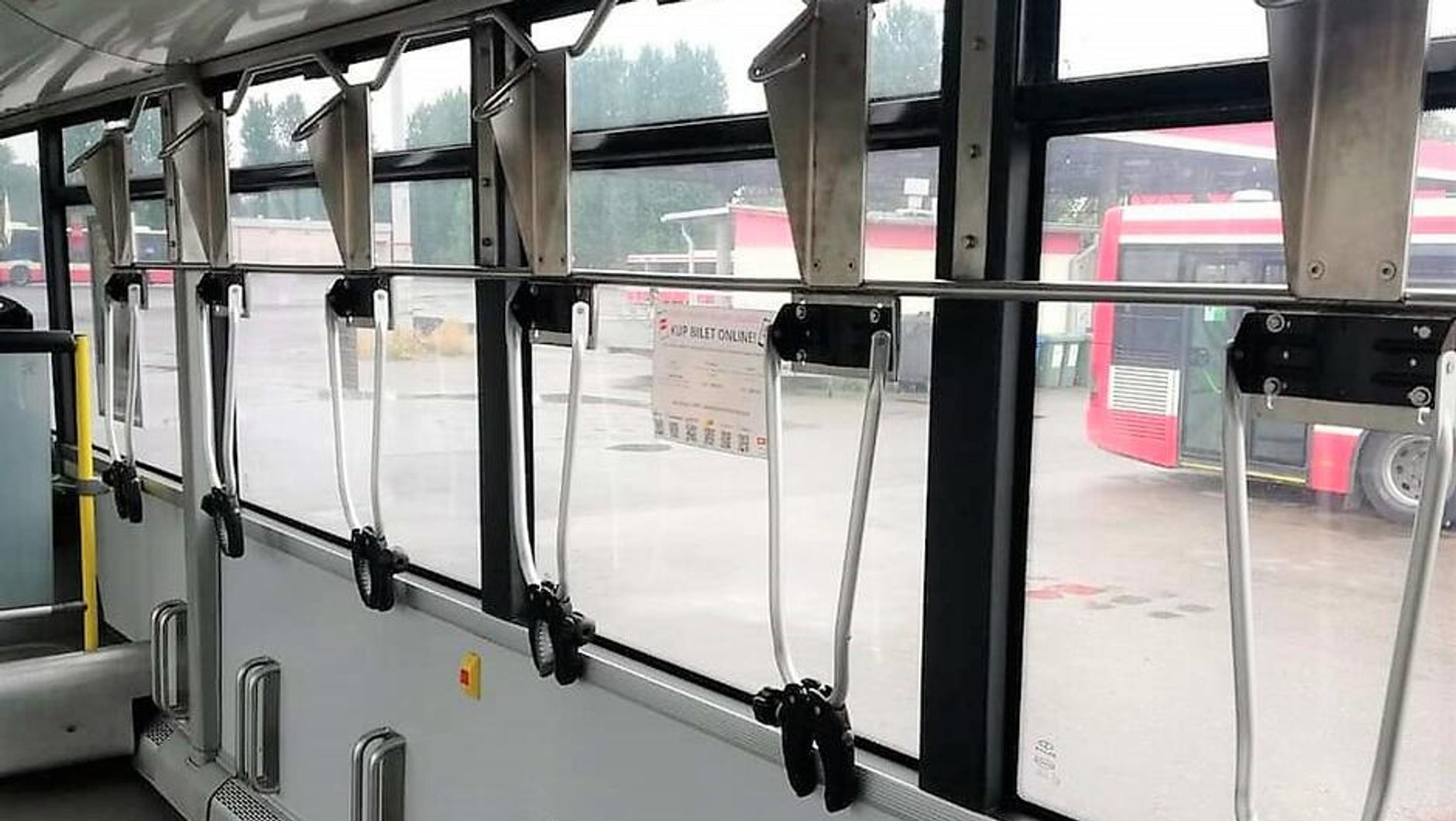 Autobus „rowerowej” linii 612, który w weekendy i święta kursuje z centrum Gdańska do Sobieszewa