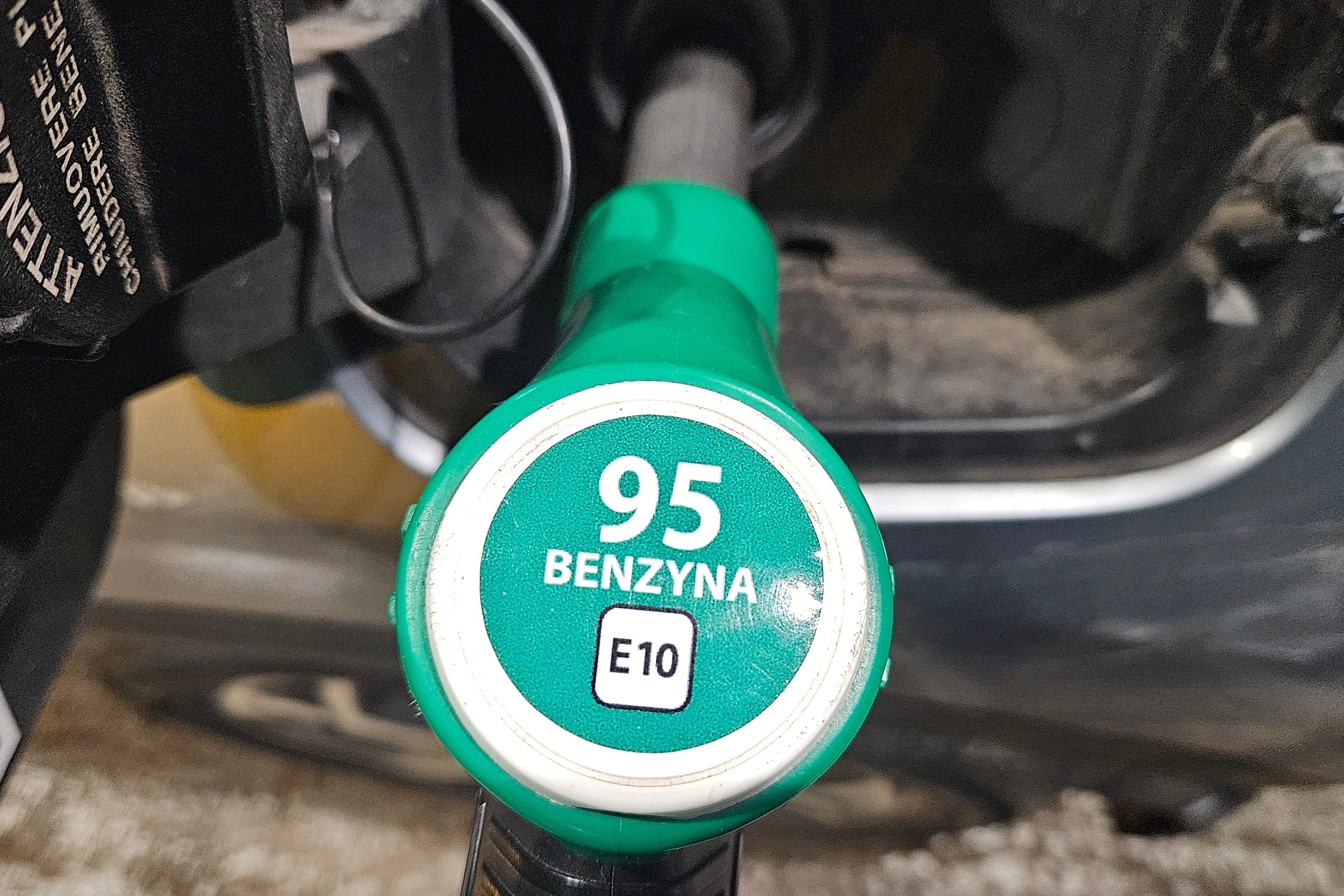 "Trik" podczas tankowania, którego nie zna wielu początkujących kierowców