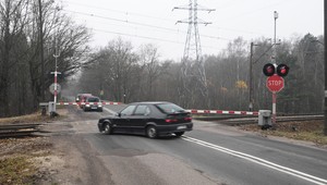 System Red Light na przejazdach kolejowych – będą mandaty za wjazd na czerwonym świetle