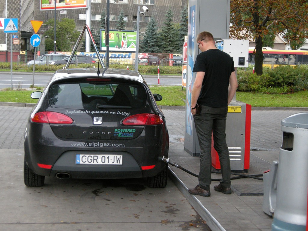 Czy jesteśmy skazani na drogą benzynę?