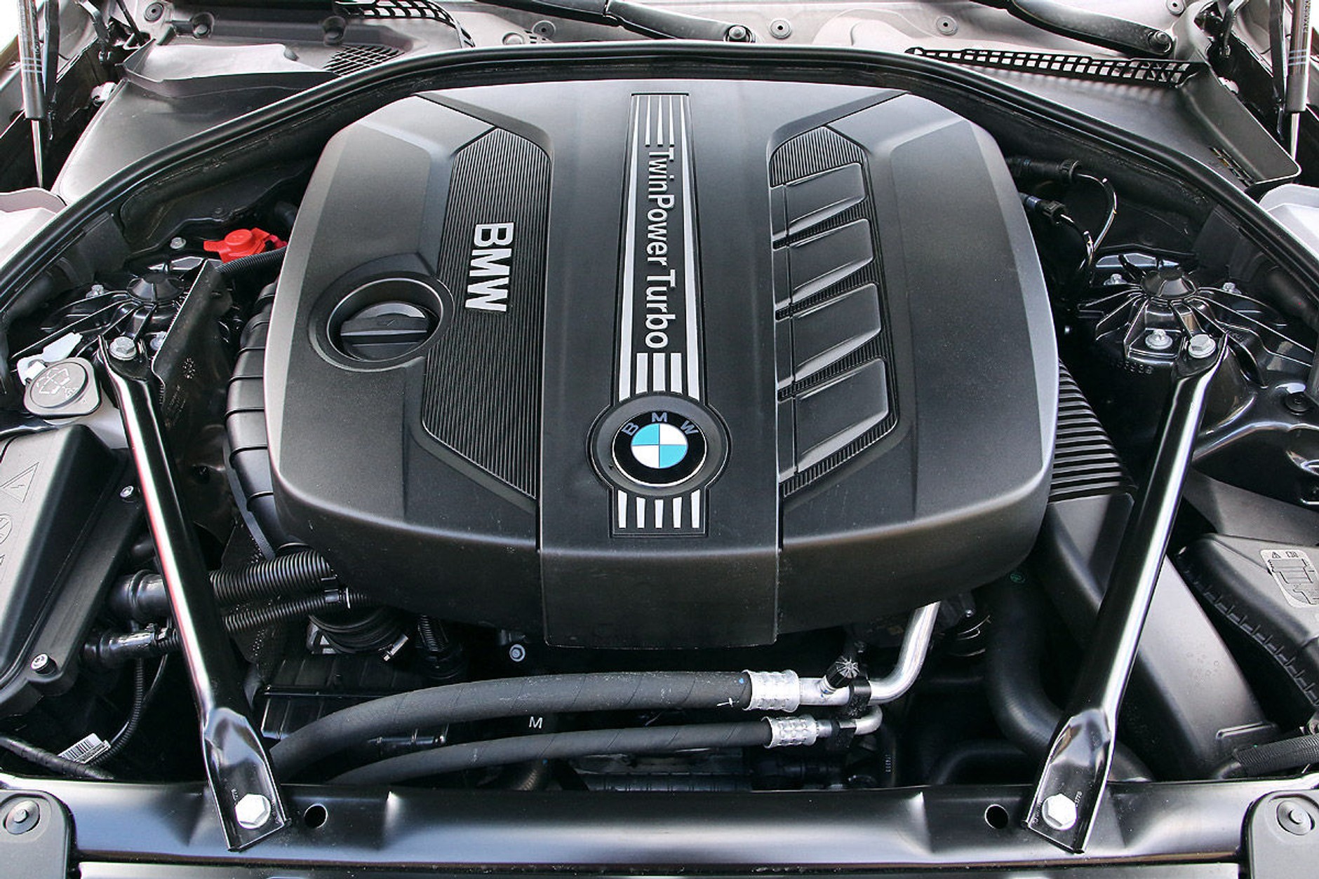 Mercedes klasy E kontra BMW serii 5 - co będzie nową siłą przewodnią?