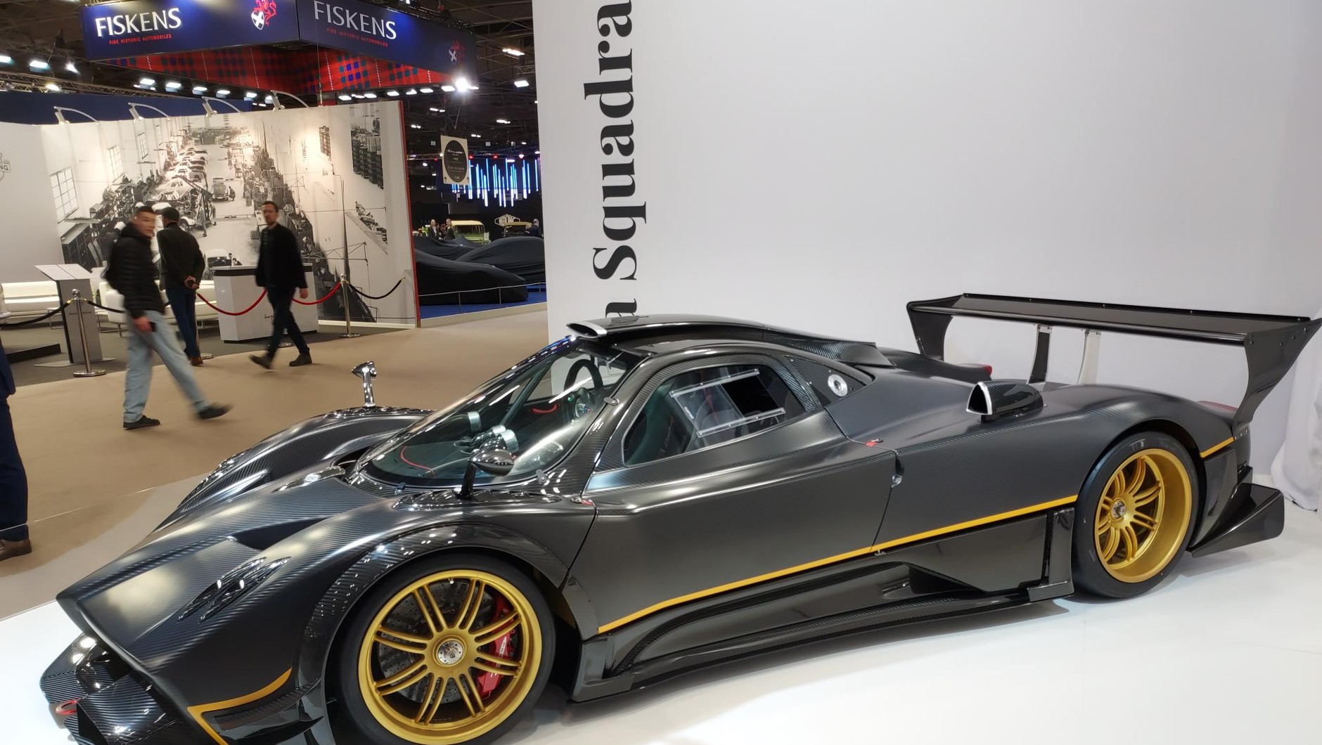 Retromobile 2025. Pagani na polskim stoisku firmy La Squadra