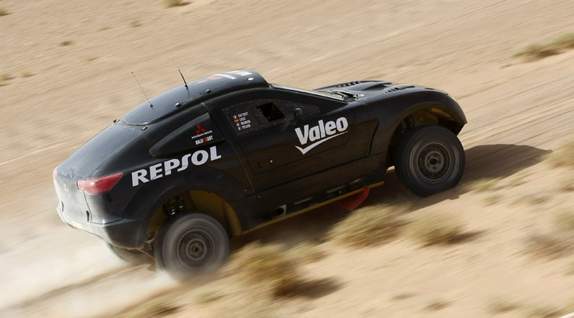 Mitsubishi: Racing Lancer na salonie w Paryżu (pierwsze zdjęcia)