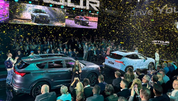 Nowa (chińska, a jakże) marka wchodzi do Polski. Jeden z trzech modeli Jetour naprawdę jest inny