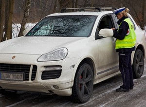 Godzina policyjna w Sylwestra i Nowy Rok oraz inne ograniczenia związane z koronawirusem – do końca ferii