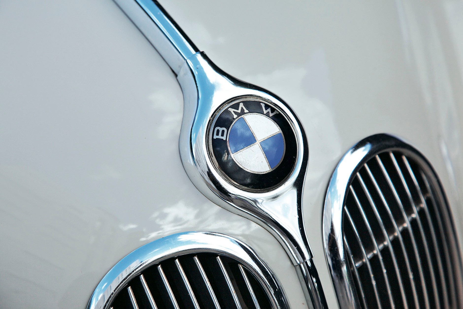 BMW V8 3200 Super - technika nowsza niż stylistyka