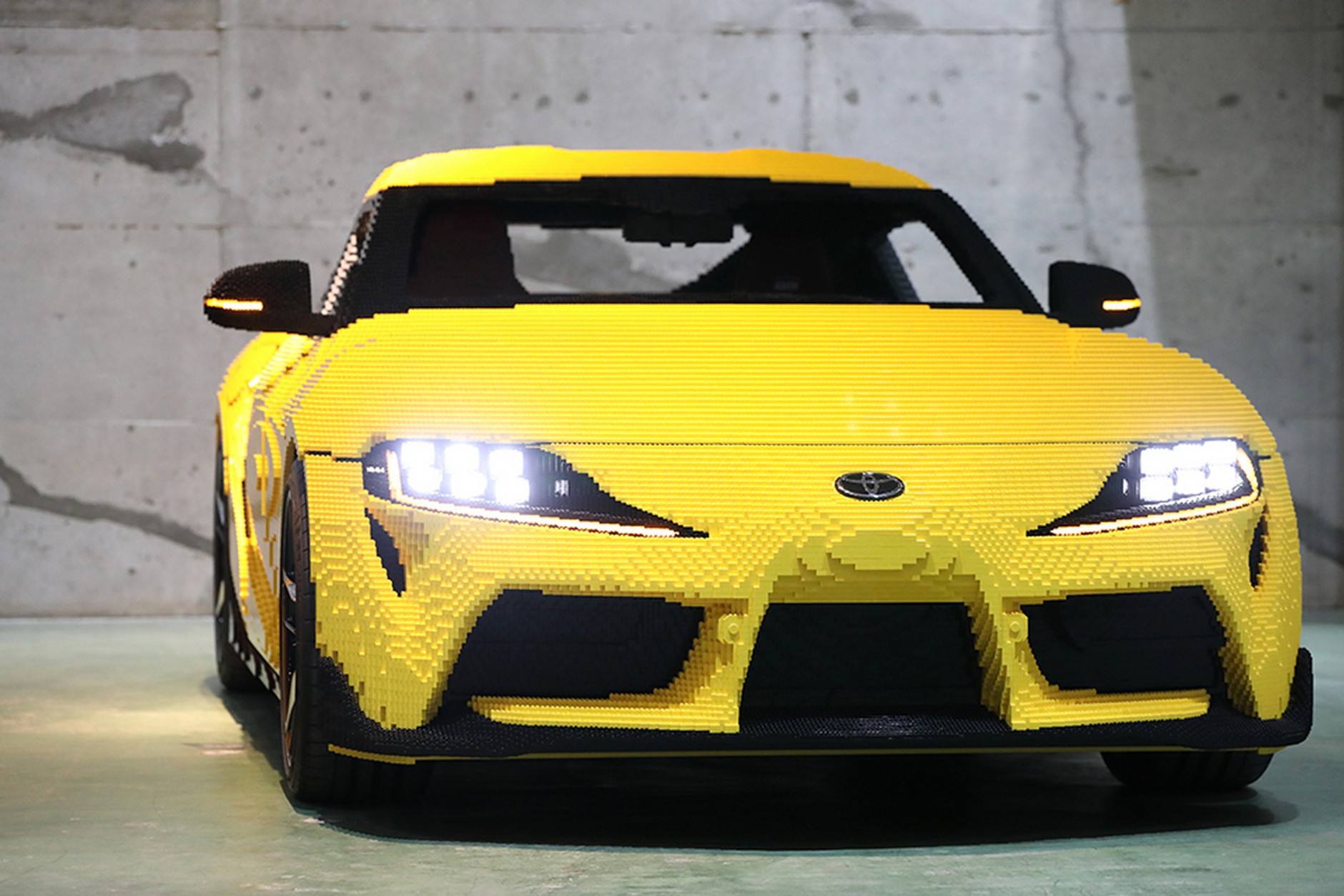 Toyota GR Supra z klocków Lego, wygląda świetnie i jeździ