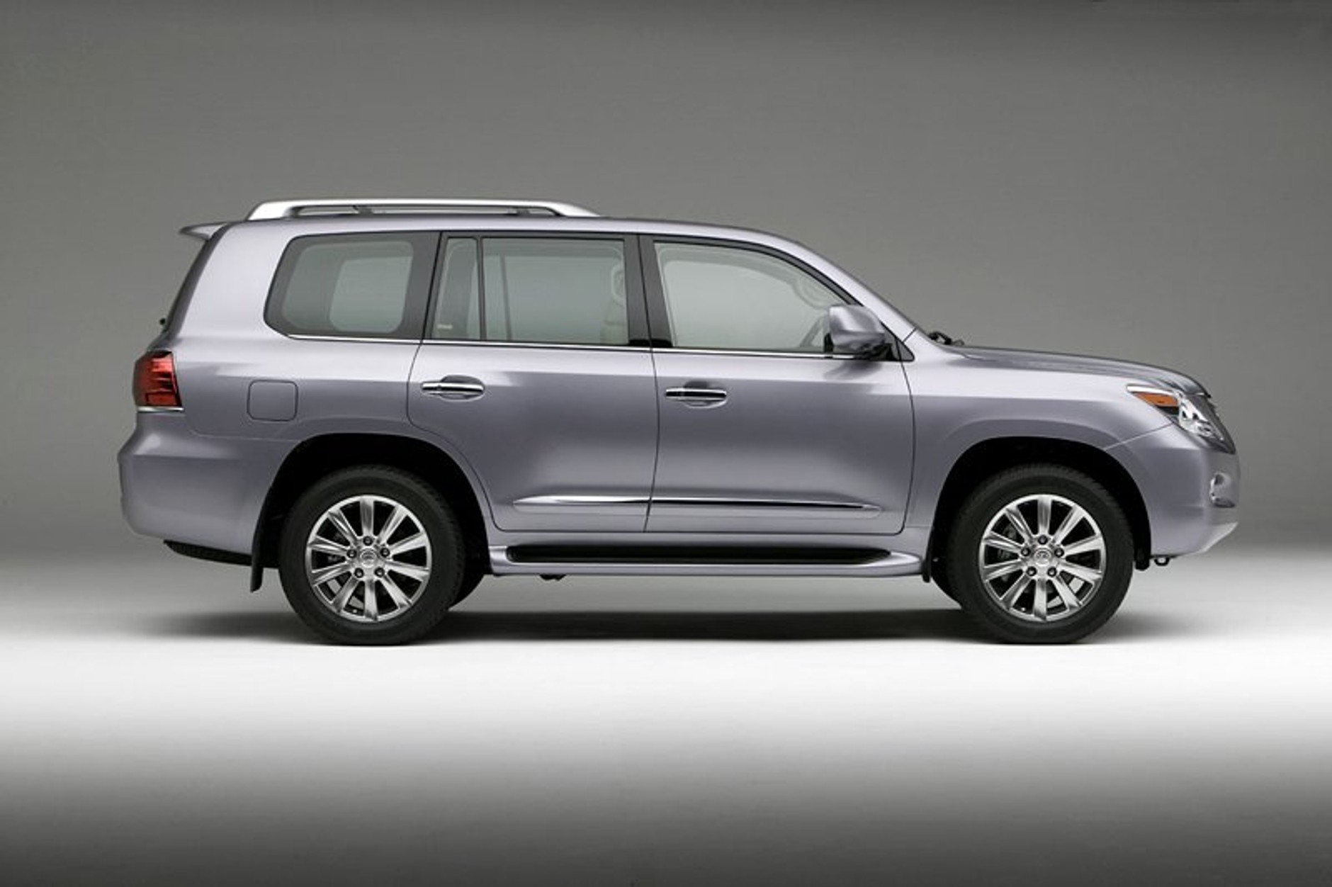 Lexus LX 570 nowa kreacja na temat Land Cruisera