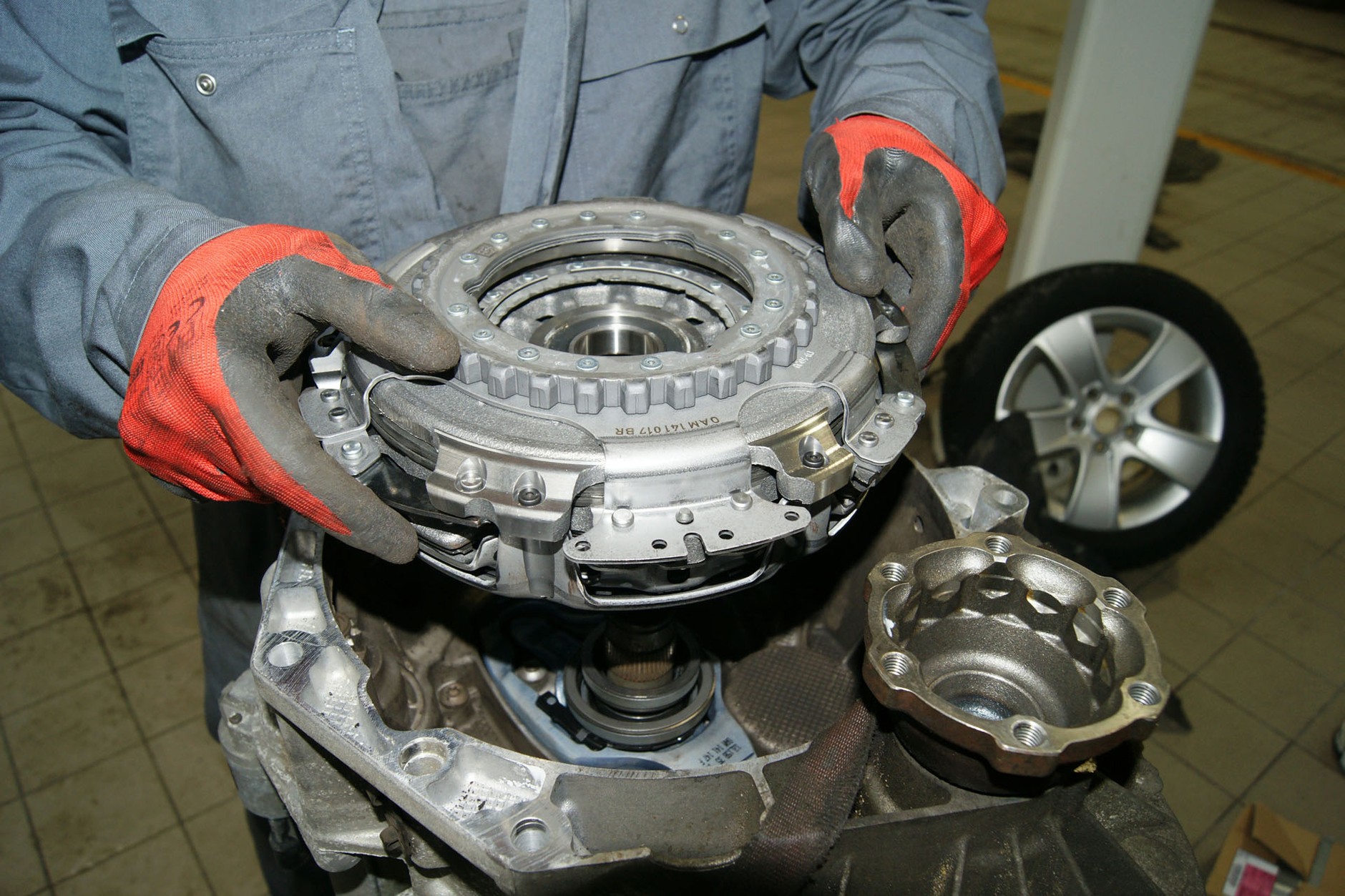 Najczęstsze usterki automatycznych skrzyń dwusprzęgłowych wynikają ze zużycia, które raczej nie podlega gwarancji