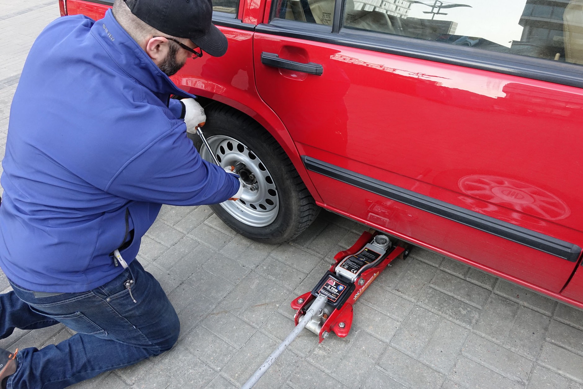 Wymiana koła krok po kroku