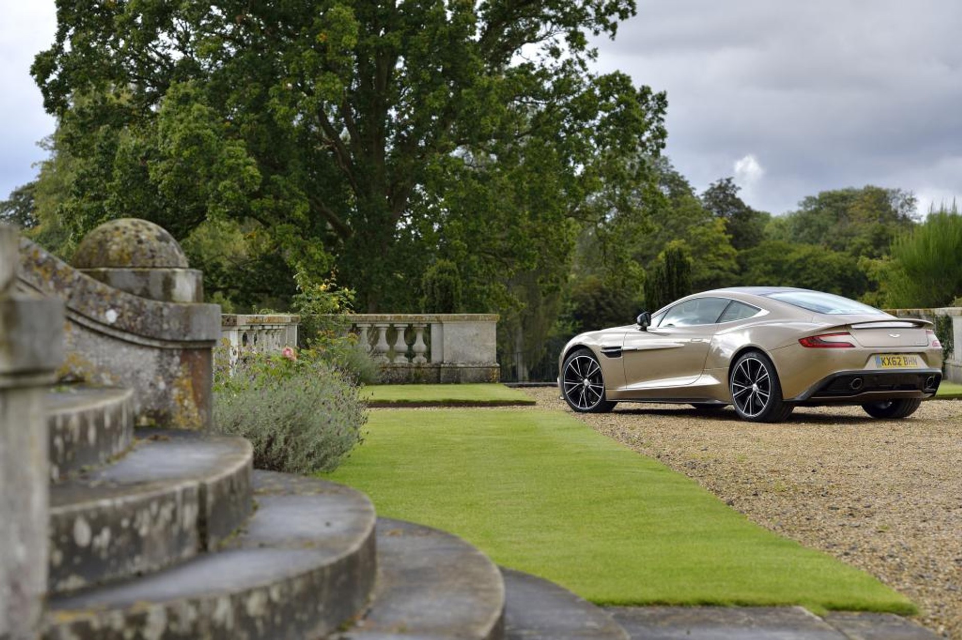 Jak jeździ Aston Martin Vanquish?