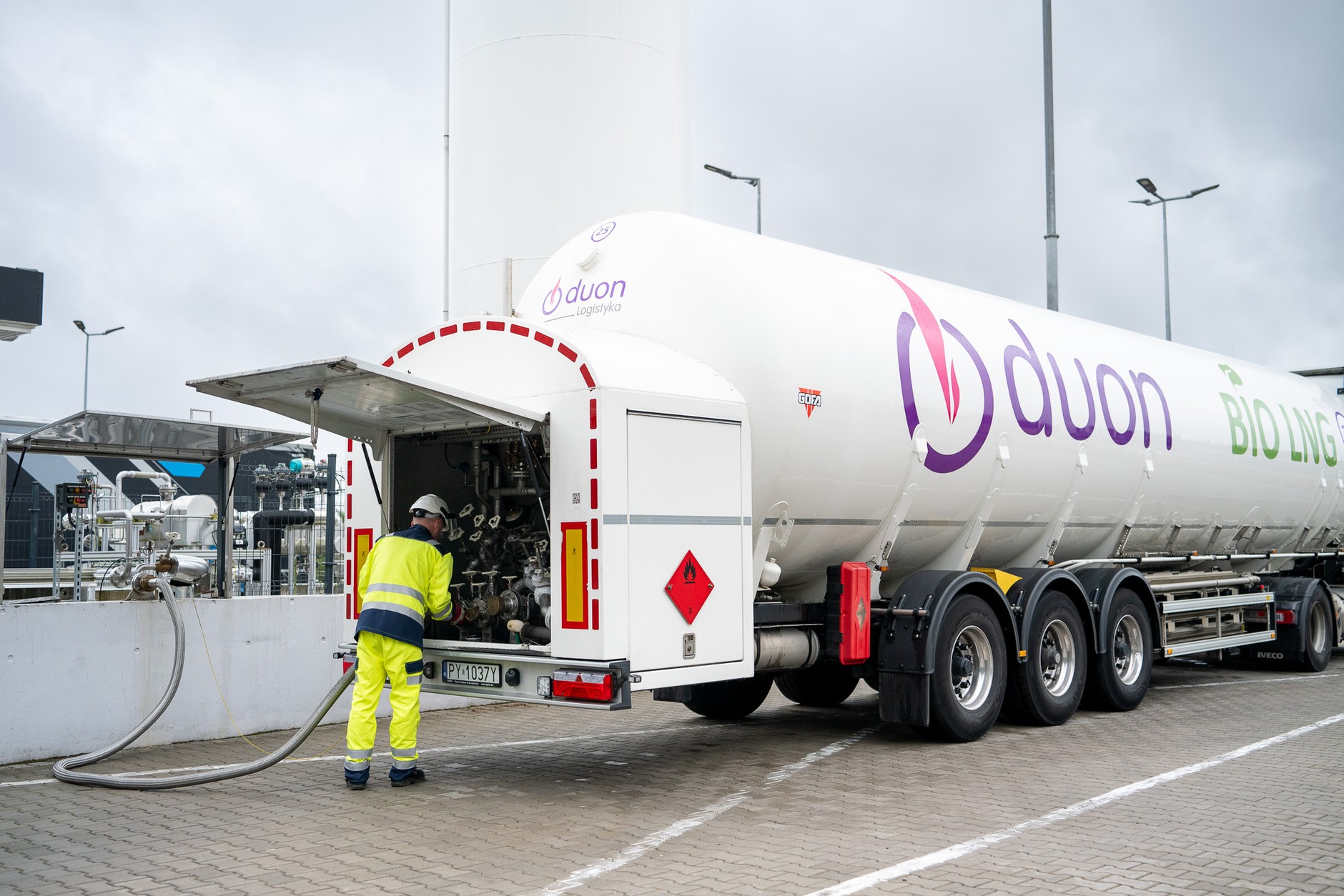 Po raz pierwszy w Polsce do zbiorników ciężarówki zatankowano bioLNG. Iveco S-Way Natural Gas