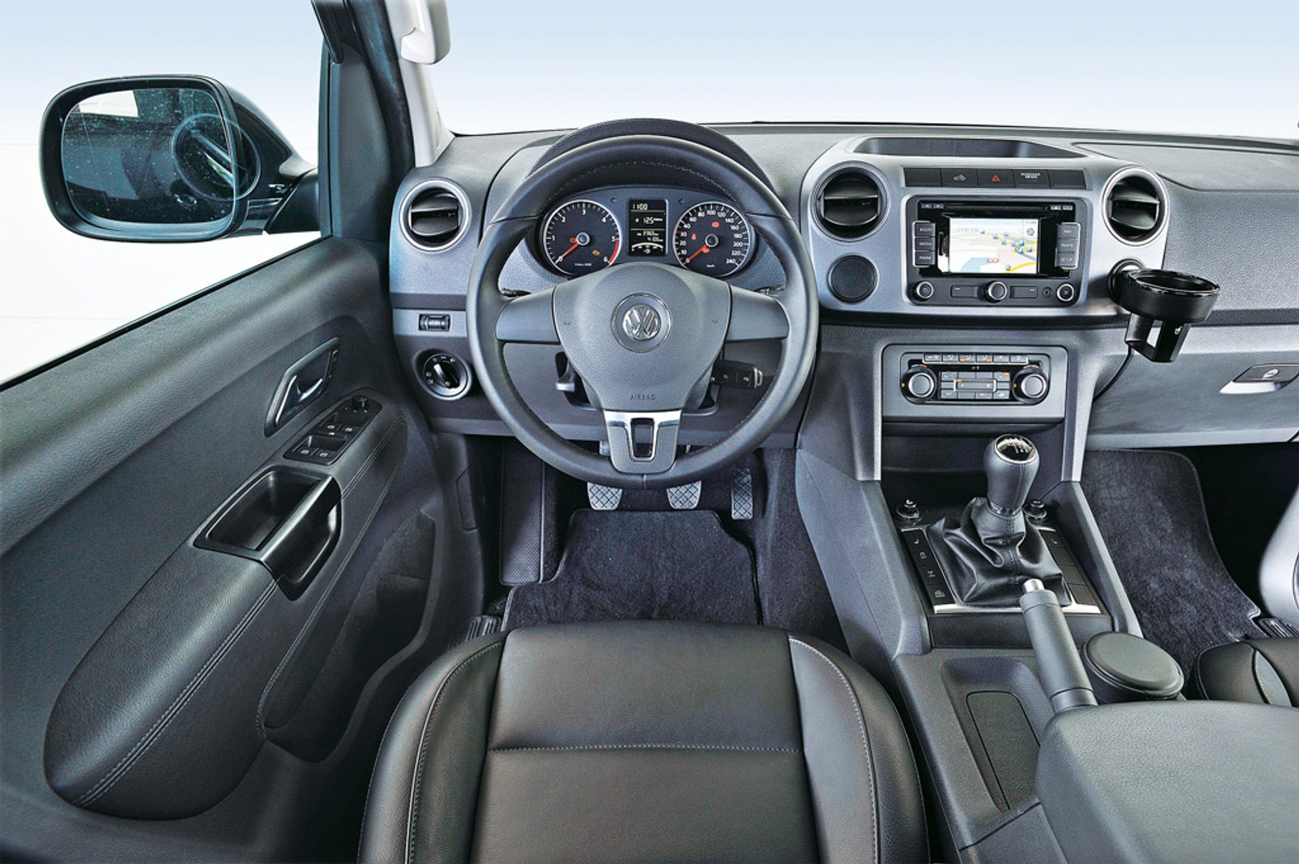 Zabawy w piasku dla dorosłych: Nissan Navara kontra Toyota Hilux, Ford Ranger, Mitsubishi L200 i VW Amarok