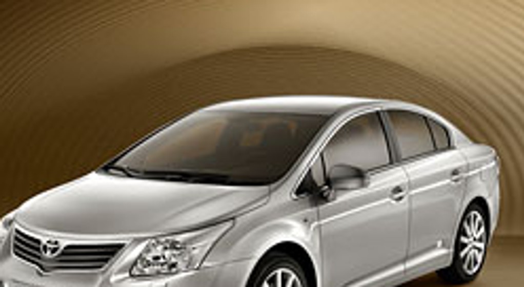 Paryż 2008: Toyota Avensis - nowe zdjęcia sedana i kombi