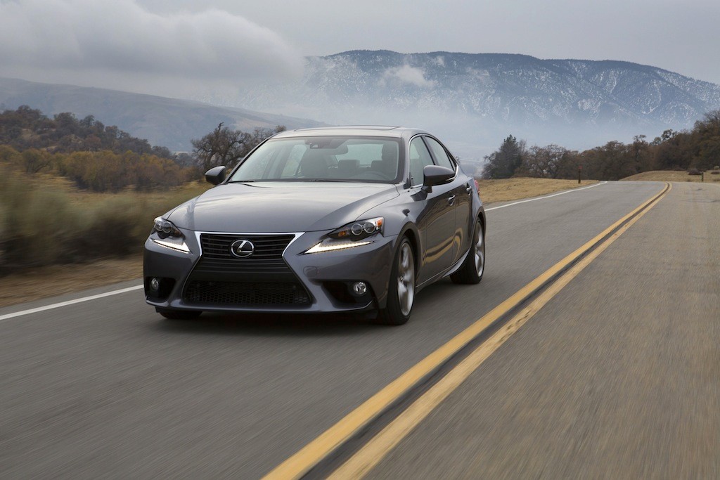Lexus IS 300H: hybrydowy, ale jednak sportowy