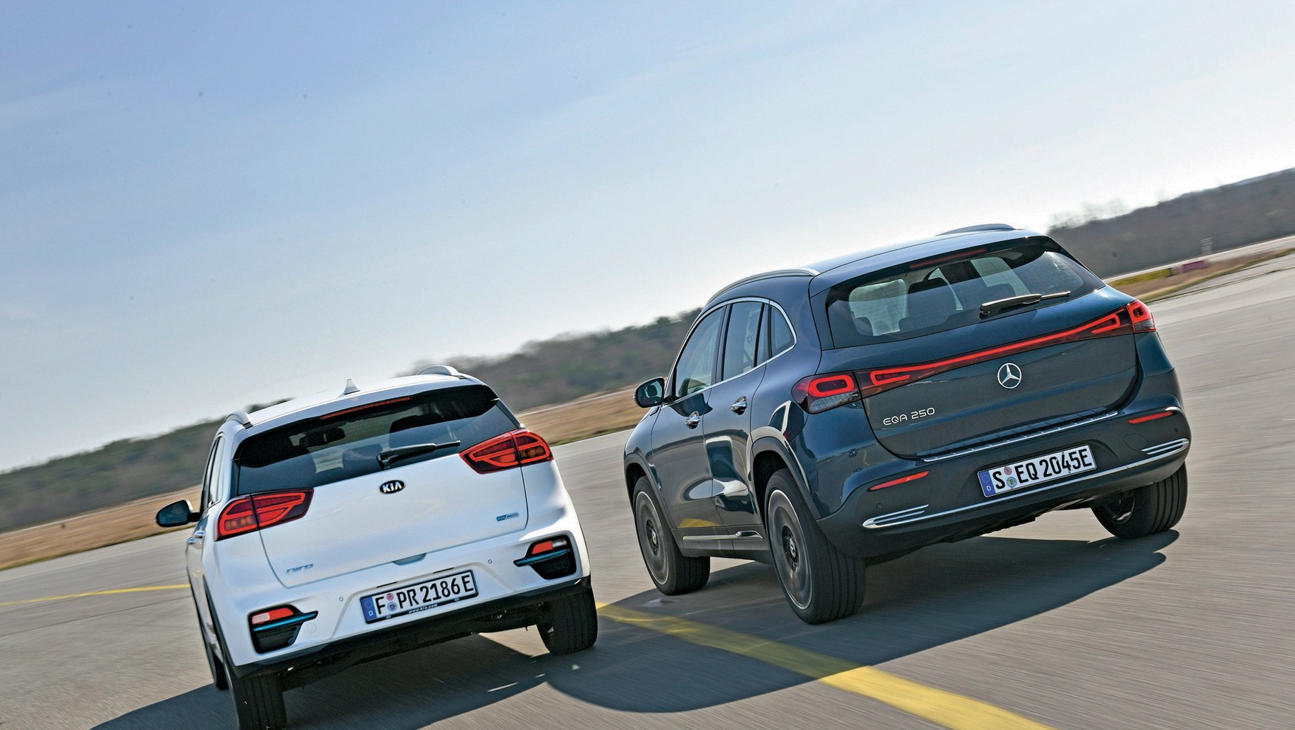 Czy ten duet zelektryfikuje motoryzację? Mercedes EQA kontra Kia e-Niro
