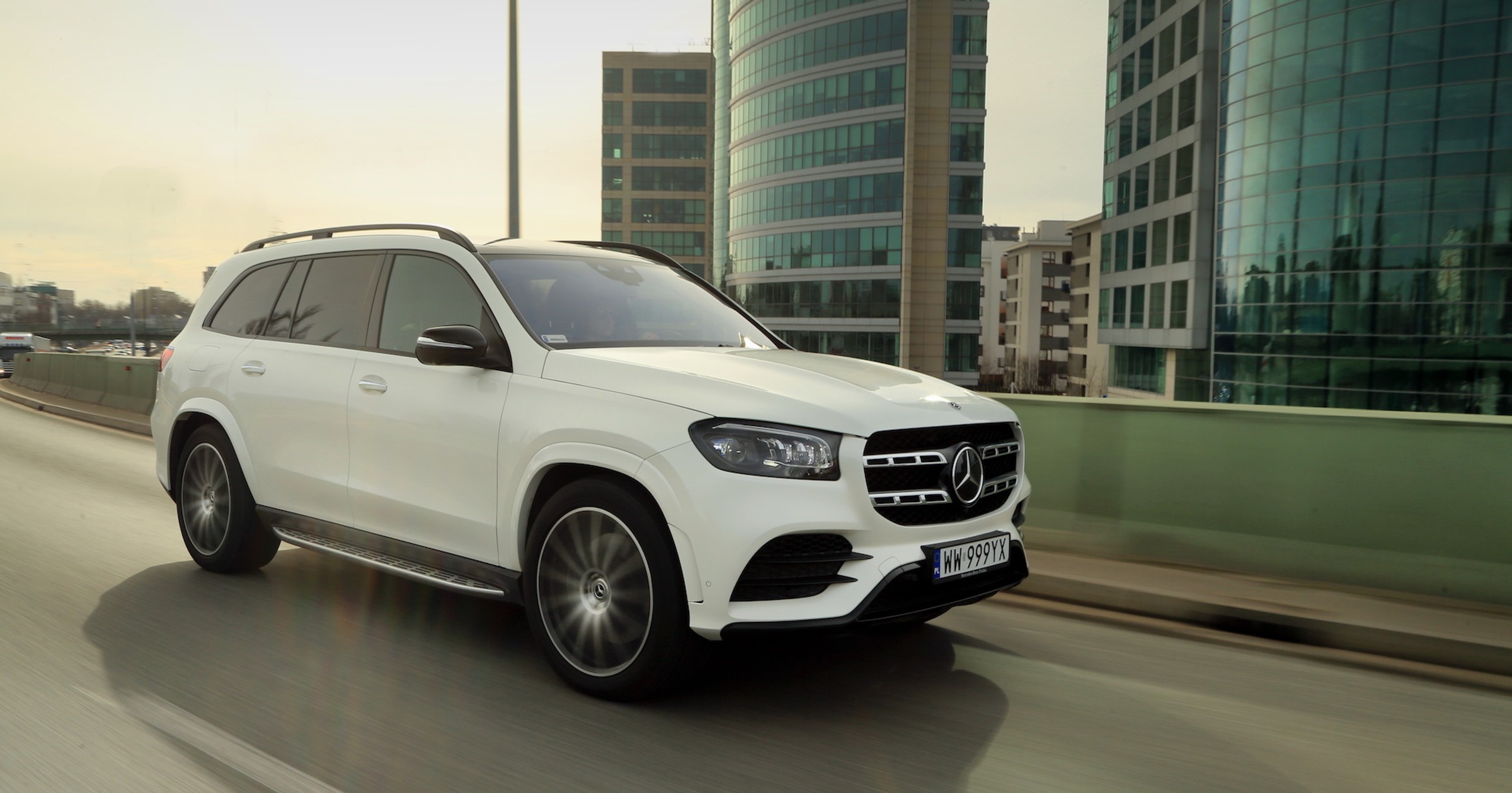 SUV-y biją rekordy popularności. Lewicowi radni chcą wygonić je z miasta. 