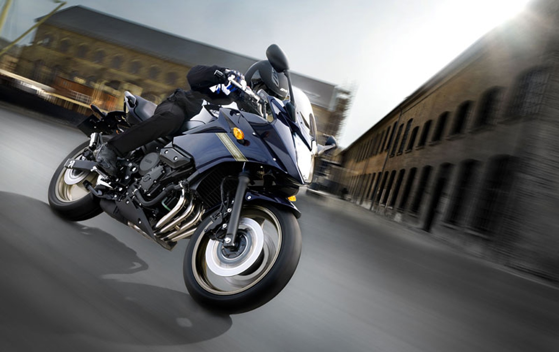 Yamaha XJ6 Diversion i XVS 950A Midnight Star - nowości na rok 2009