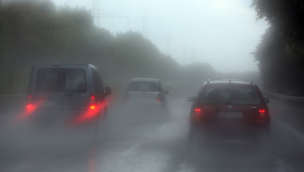 Pada deszcz lub śnieg? Wyłącz te nieszczęsne światła