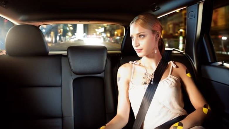 Tylko co drugi kierowca i pasażer zapina pasy