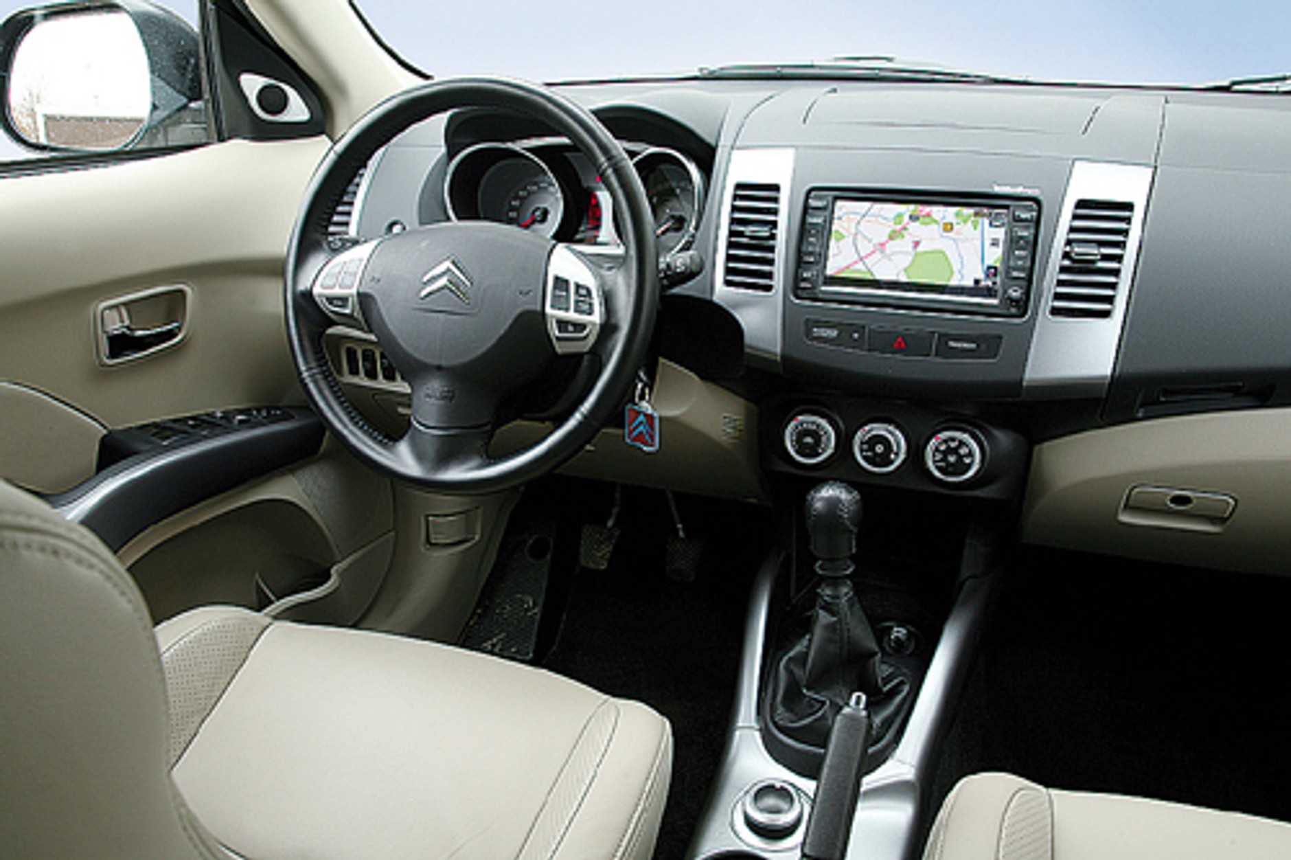 Citroen C-Crosser, Mitsubishi Outlander i Peugeot 4007 - Trójka z jednej stajni